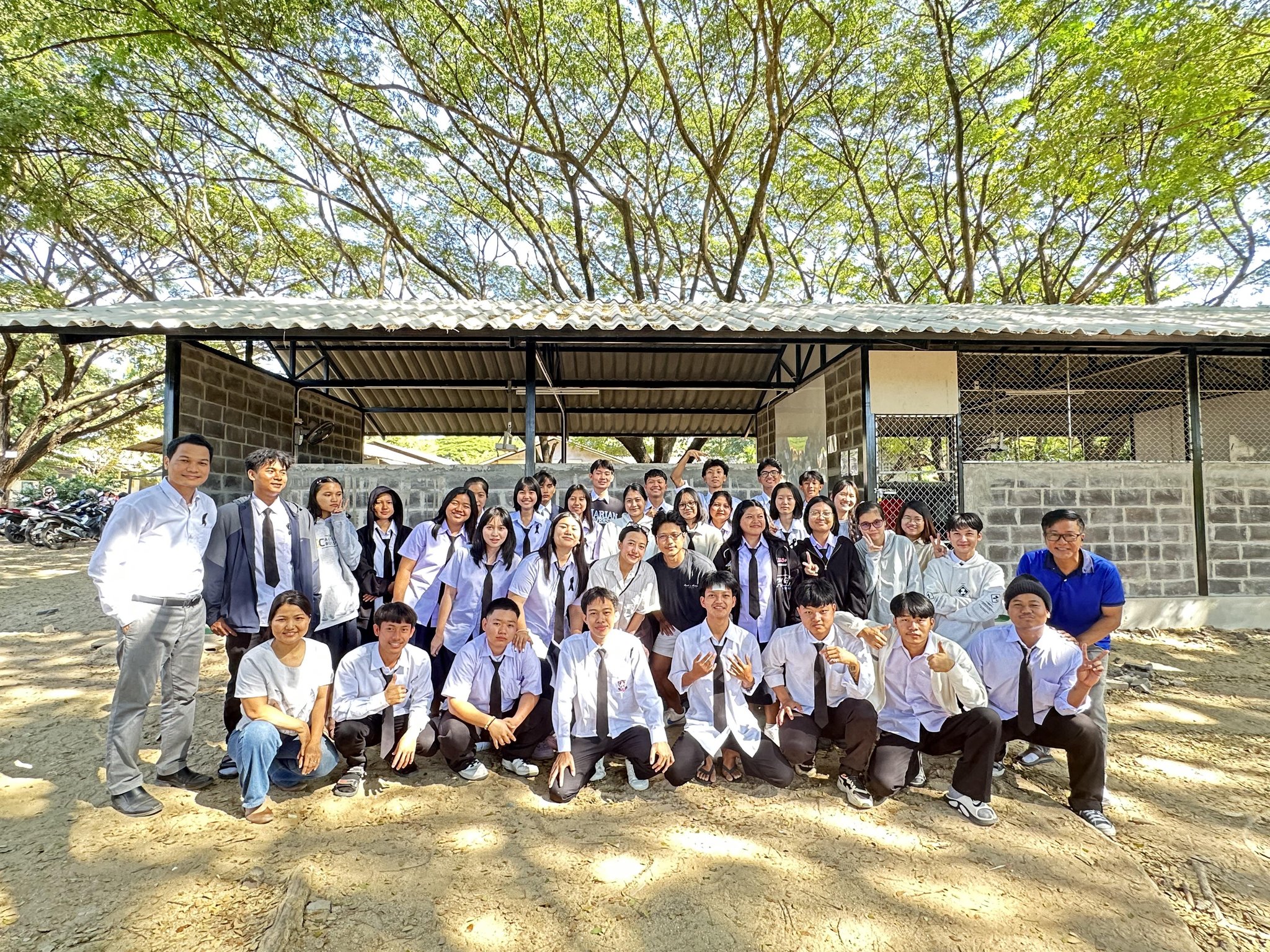 Sunrise students and staff together in Mae Sot